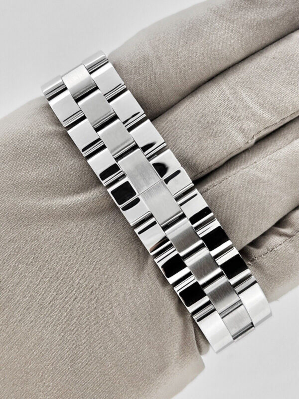 Cartier Roadster 2510 Automatic Silver Roman Dial Watch Large Size 37mm Watch