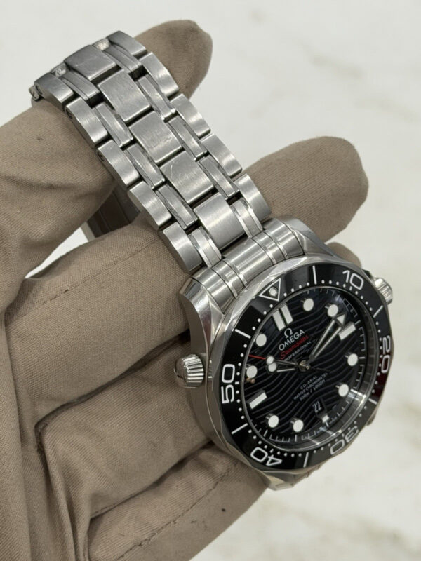 57_1c89e07f-d30c-4ff4-afd1-02fb48131568 2022 Omega Seamaster Professional 300m Diver Black Ceramic 210.30.42.20.01.001