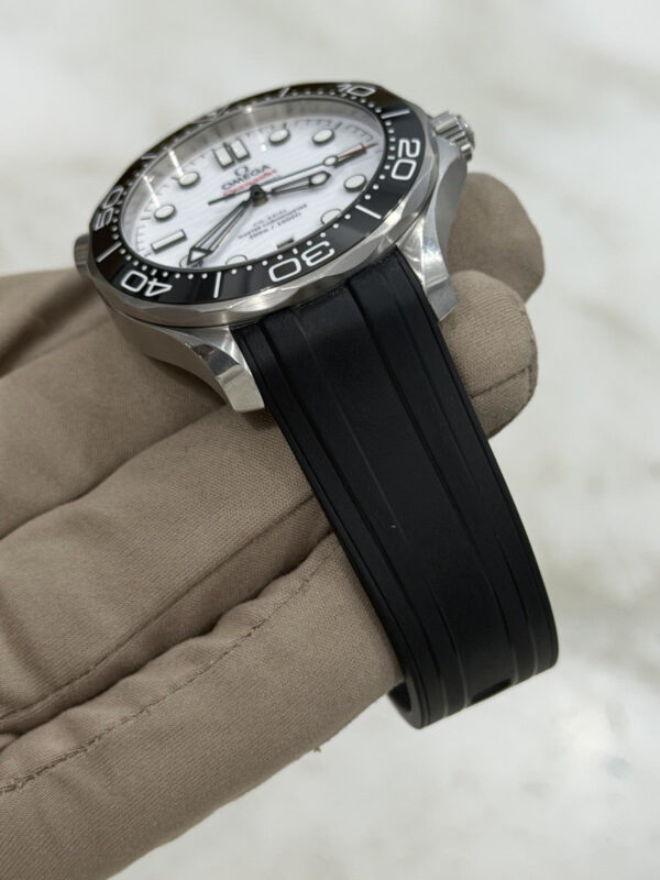 57_5a5e4e57-9dca-444f-a550-502d9842a74d 2020 Omega Seamaster Steel White Dial 42mm Automatic Watch 210.32.42.20.04.001