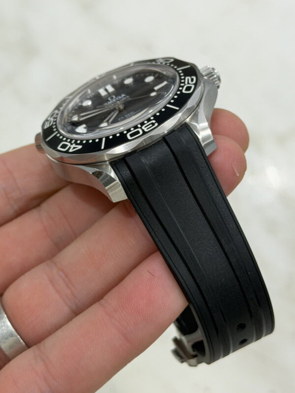 57_73b93563-7aa4-4ad2-89b2-d440b10dbab1 Omega Seamaster Diver Stainless Steel Black Dial 42mm Watch 210.32.42.20.01.003