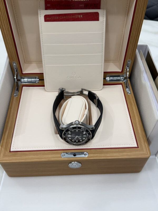 57_79ca4be5-5f37-4e2f-b6da-0f8b68a6aa16 Omega Seamaster Diver Stainless Steel Black Dial 42mm Watch 210.32.42.20.01.003