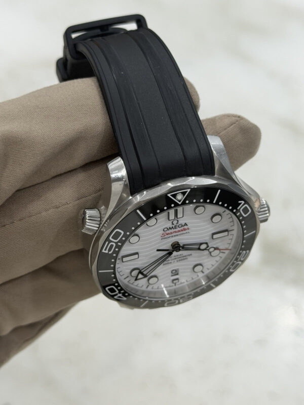 57_7f751378-f38b-43fe-8a04-ee610eb788f6 2020 Omega Seamaster Steel White Dial 42mm Automatic Watch 210.32.42.20.04.001