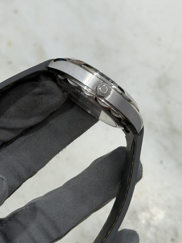 57_89487840-8f1e-4e86-9927-5919b5bc6037 2023 Omega Seamaster Aqua Terra Automatic Rubber Strap Watch 220.12.41.21.02.002