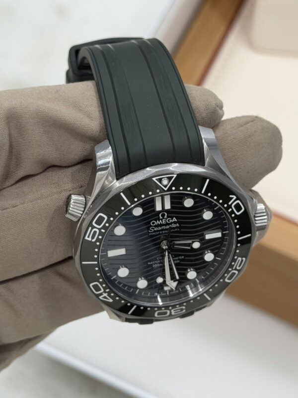 57_cb3b9ee4-beb4-4abb-b157-5c358c653dfd Omega Seamaster Diver Steel Green Dial 42mm Automatic Watch 210.32.42.20.10.001